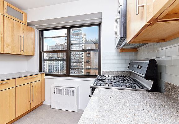 5th image of 345 E 80th St APT 14F