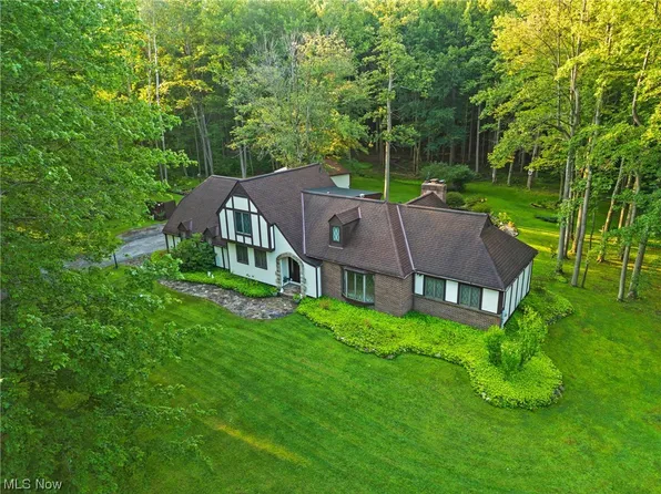 9946 High Country Dr, Chardon, OH 44024