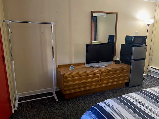 Studio, 375 sqft, $1,010 — Photo 3