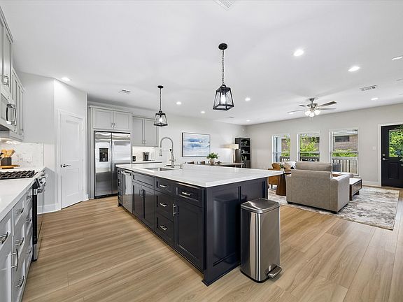 4th image of 2337 N Austin Ave #B
