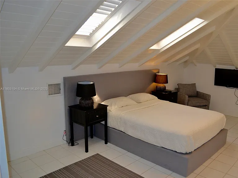 710 S Mashta Dr — Photo 10