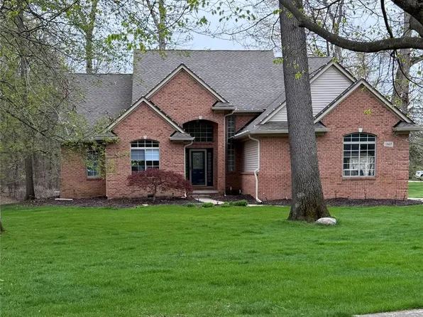 1865 Elkridge Cir, Highland, MI 48356