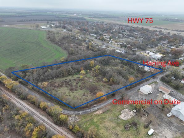 104 E Duke St, Howe, TX 75459