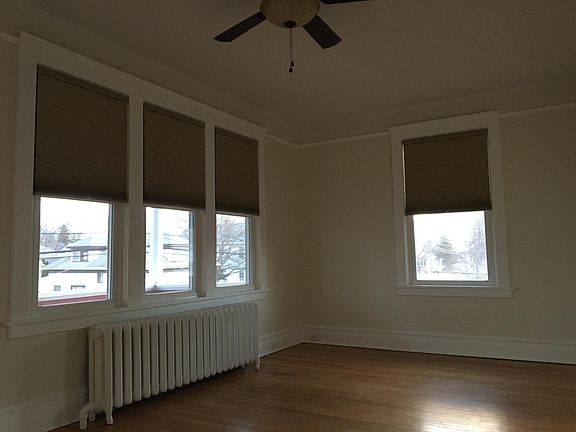 4th image of 17 Glenwood Blvd #2