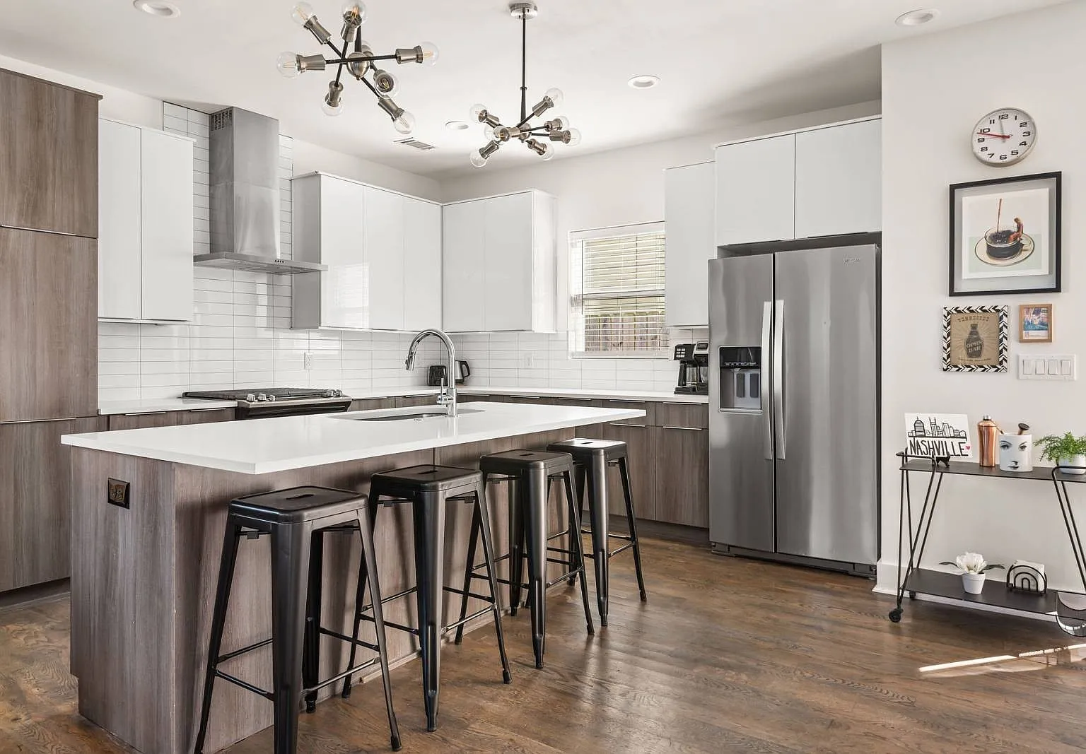3 bed, 3.5 bath, 1940 sqft, $3,300 — Photo 4