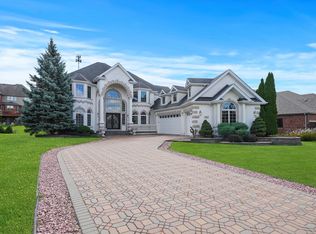 1044 Hilltop Dr, Lemont, IL 60439