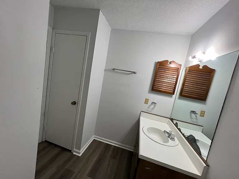 140 Freedom Ct #G — Photo 6