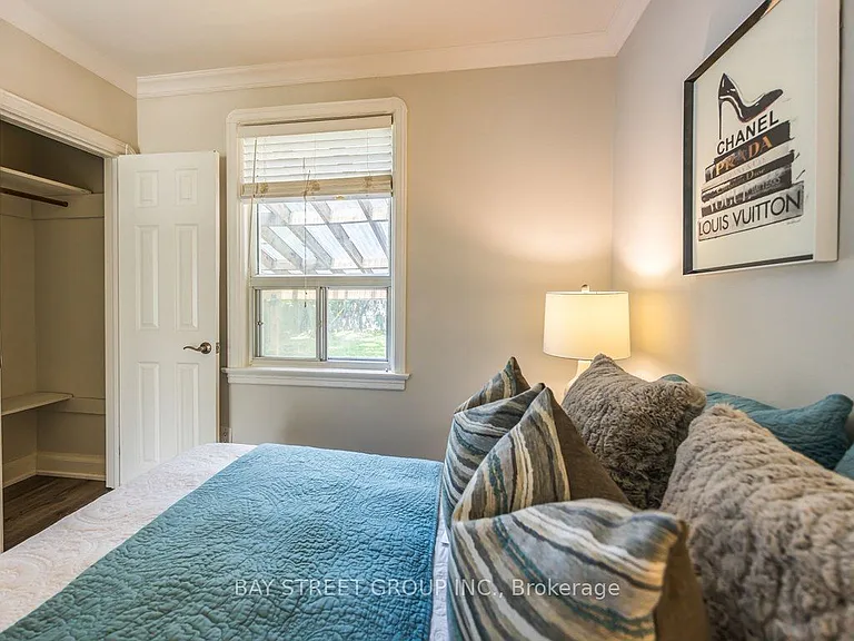 12 Craigmore Cres #MAIN FL — Photo 8