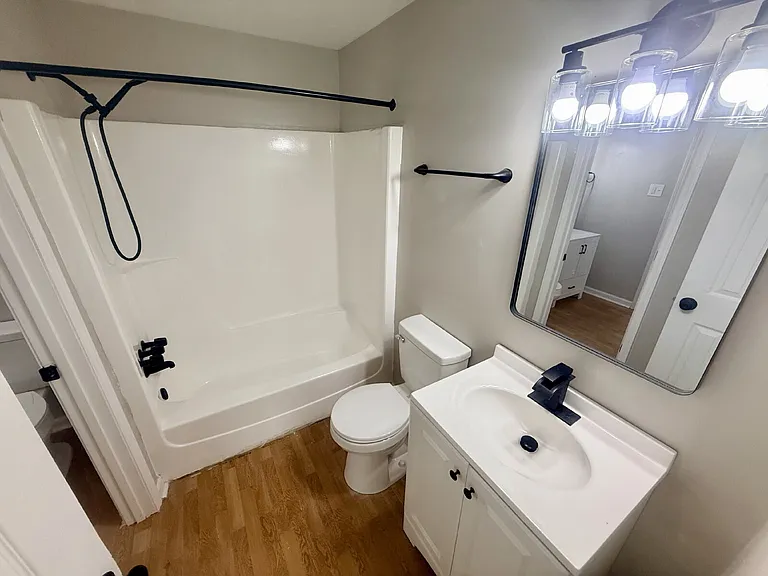 2346 Lake Ave — Photo 6