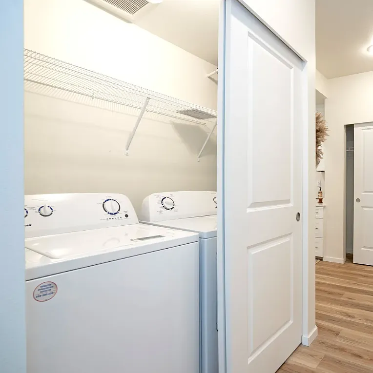 Hallie Court Apartments — Photo 3
