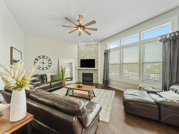 4th image of 2539 Emerald Ln