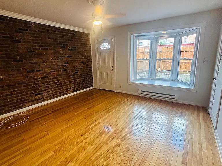 225 10th St NE #1 — Photo 8