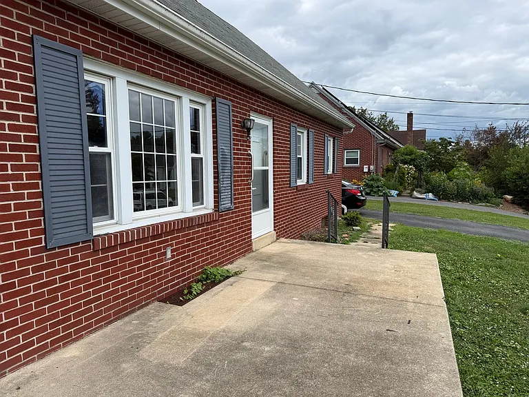 69 W Charlotte St — Photo 3