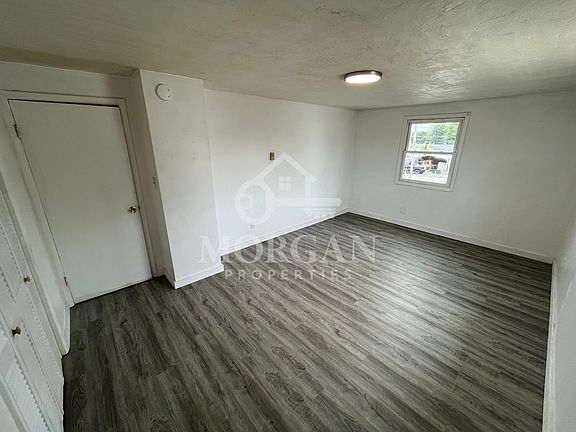 5th image of 2319 1/2 Broadway St