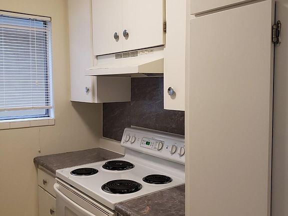2nd image of 1625 Leavenworth St APT 208