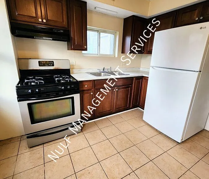 1607 Arlington Ave — Photo 1