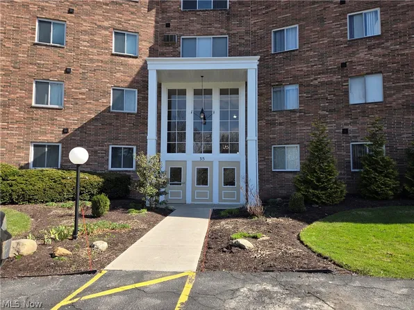 315 Solon Rd APT 309, Chagrin Falls Village, OH 44022