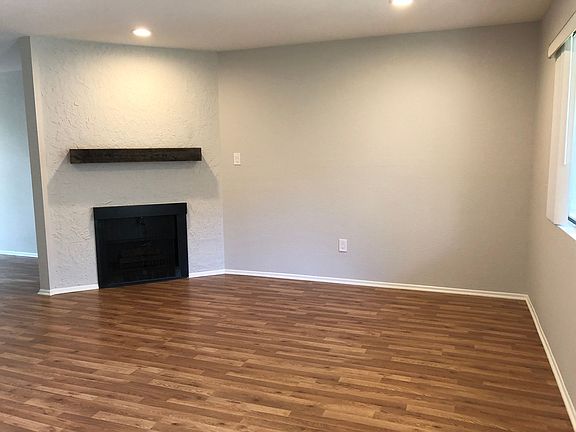 4th image of 17132 Harbor Bluffs Cir APT B