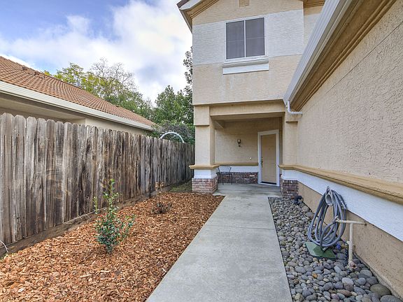 4th image of 405 Harlow Ct
