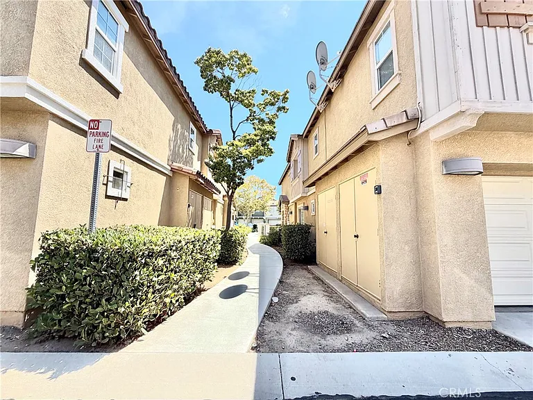 15637 Lasselle St — Photo 21
