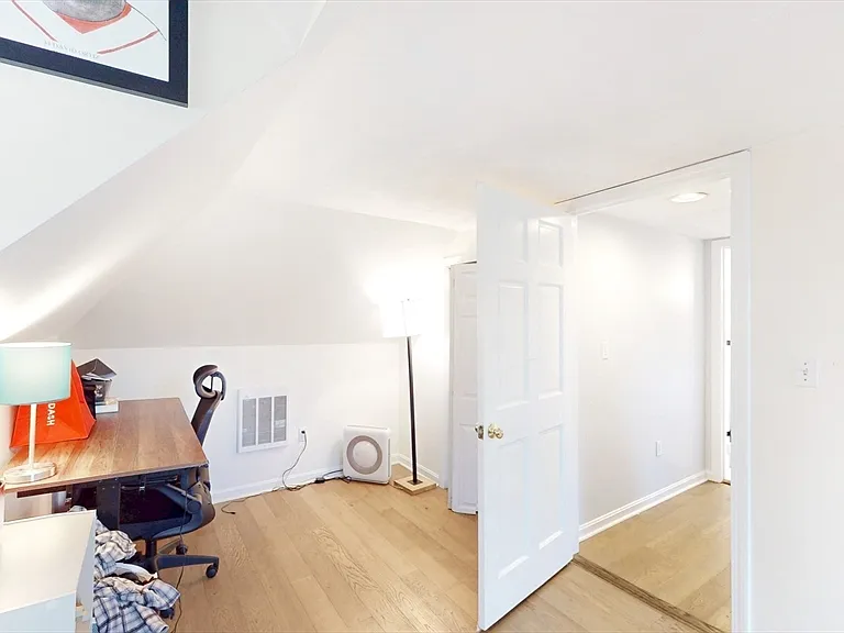 4 Saginaw Ave #2 — Photo 13