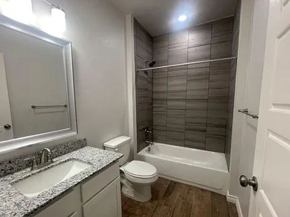 4th image of 6110 Salerno St