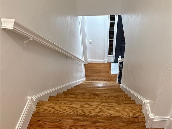 3rd image of 11 Brookside Ct