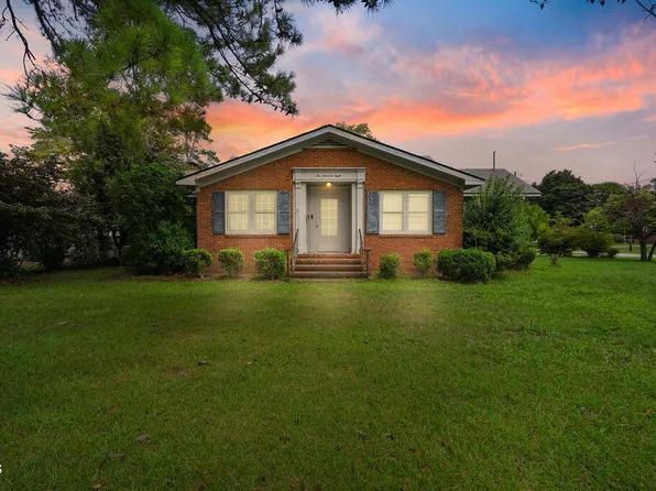 208 E C St, Erwin, NC 28339