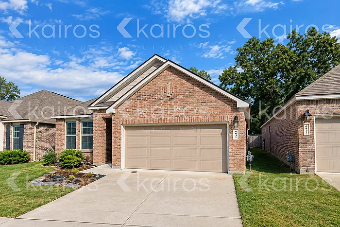 4 bed, 2.5 bath, 2033 sqft, $2,295 — Photo 1