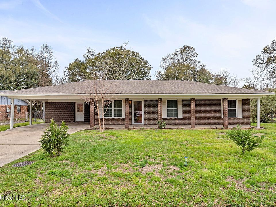 1st image of 329 Greenwood Dr