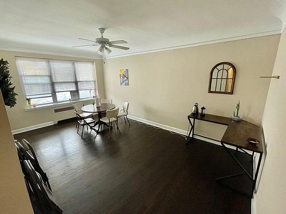 3rd image of 2619 W Glenlake Ave Unit 3C