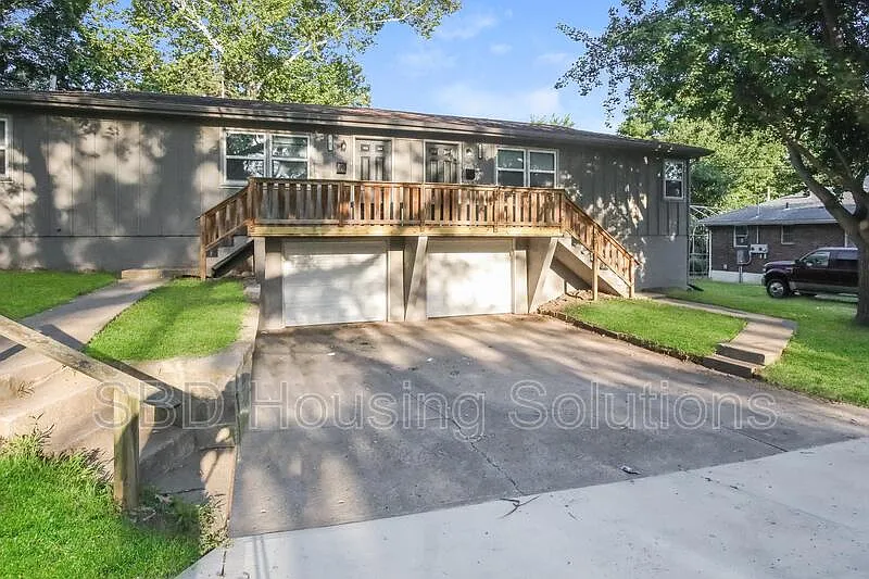 2 bed, 1.0 bath, 745 sqft, $1,099 — Photo 1