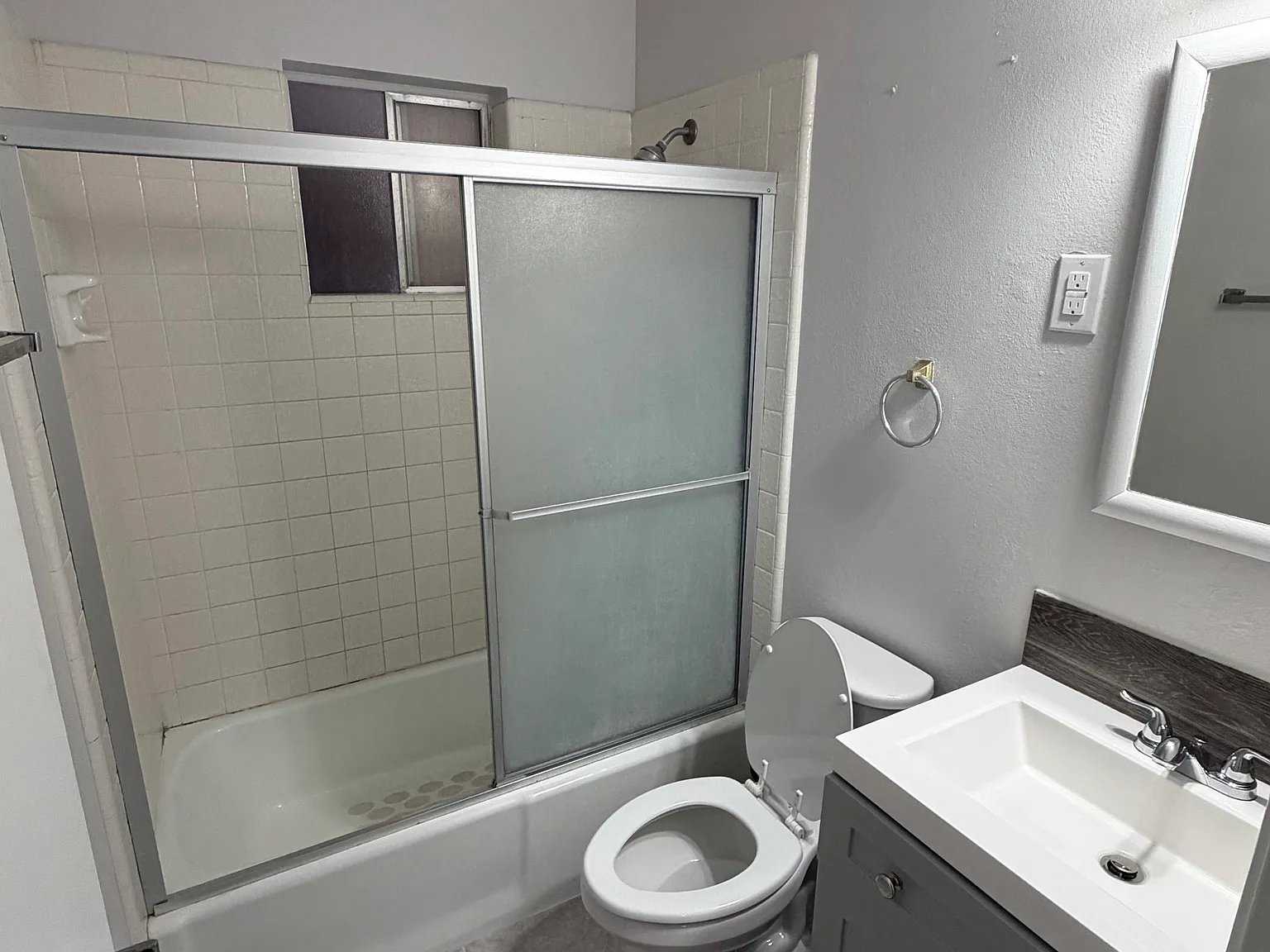 3 bed, 1220 sqft, $2,400 — Photo 4