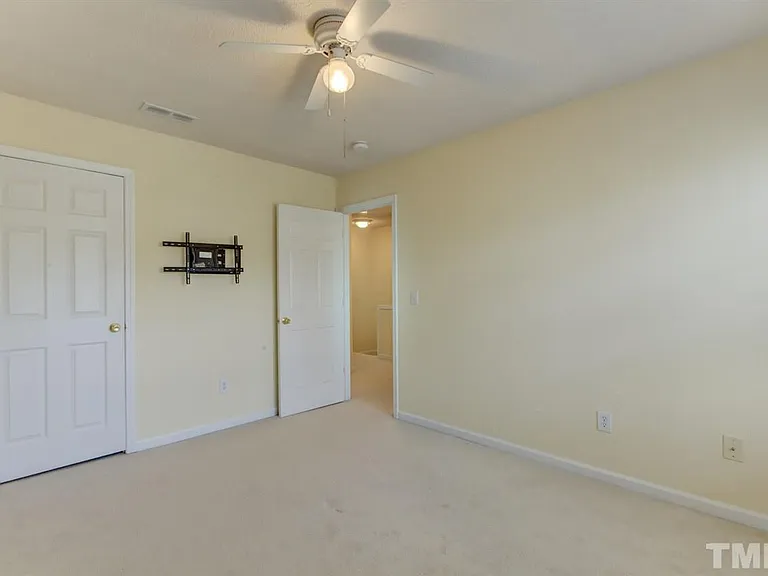 100 Parklane Dr — Photo 8