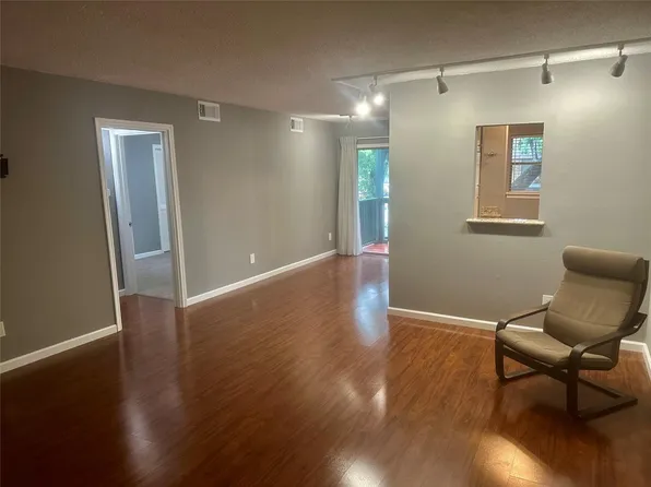 8245 Kingsbrook Rd APT 239, Houston, TX 77024