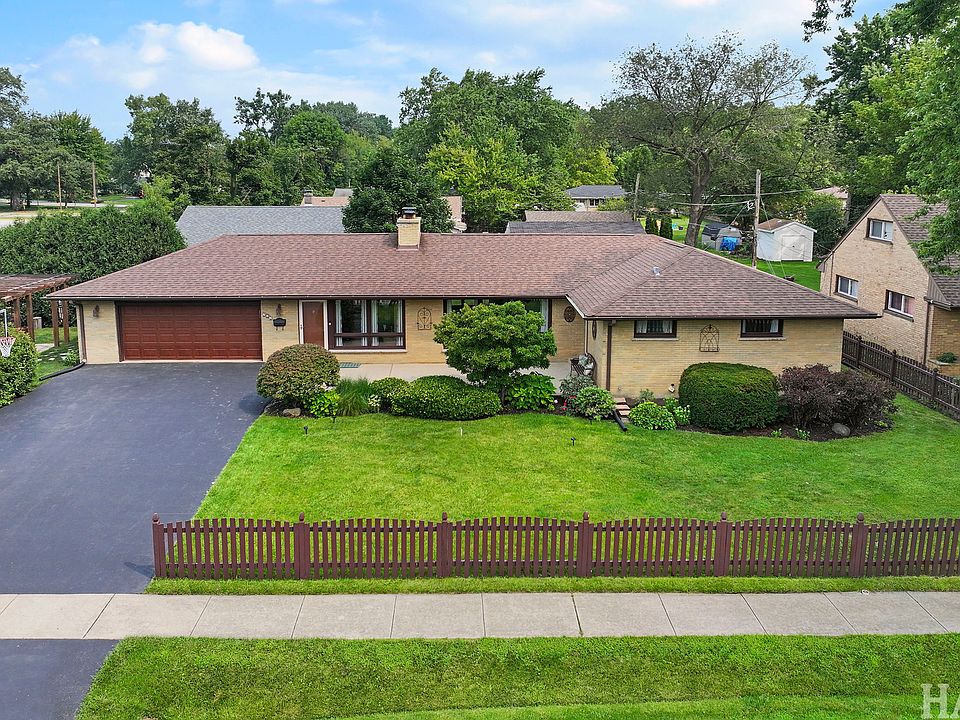 1st image of 365 Woodland Dr