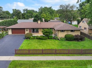 365 Woodland Dr, Grayslake, IL 60030