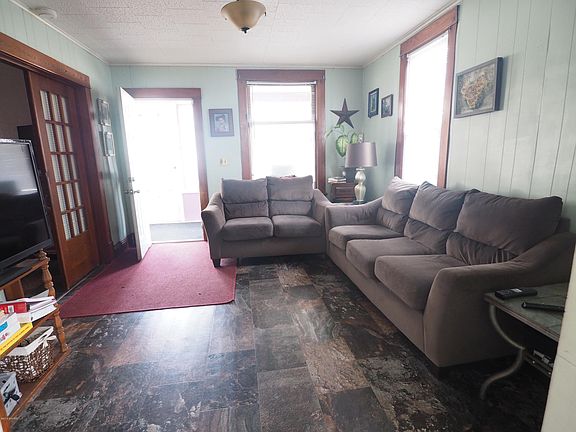 5th image of 1375 Montgomery Ave