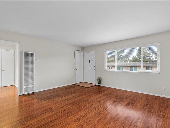 3rd image of 1339 Park Dr #12A