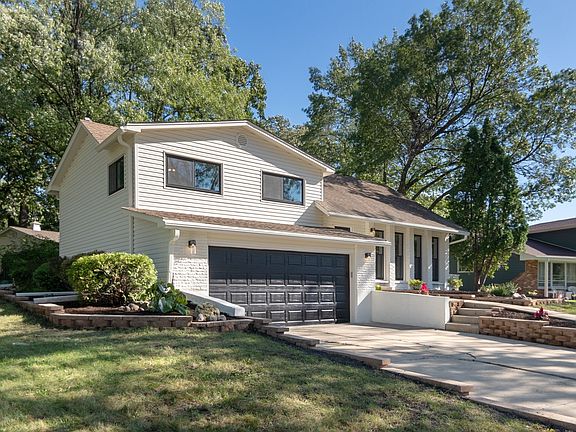 3rd image of 30 Briarwood Ct