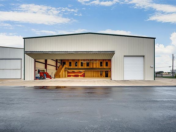 3rd image of 604 Aviator Dr