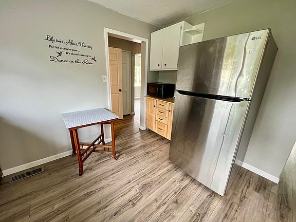 5th image of 503 Center St