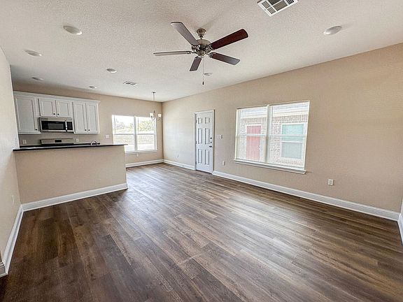 4th image of 104-106 Vitava Dr