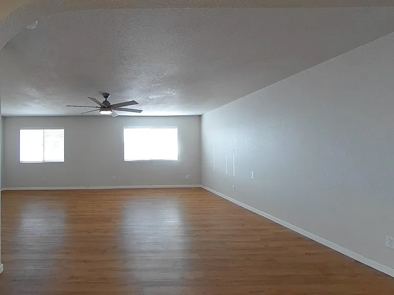 2876 Saratoga Ave — Photo 3