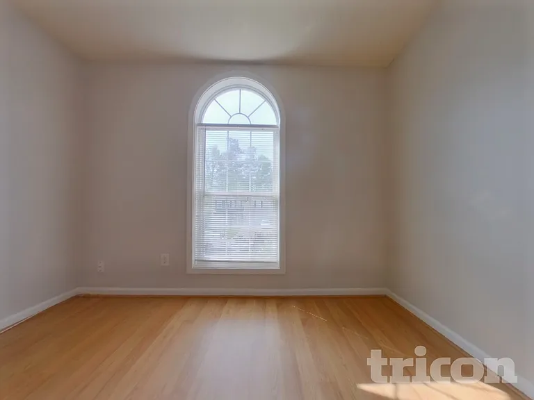 3020 Lake Park Ct — Photo 11