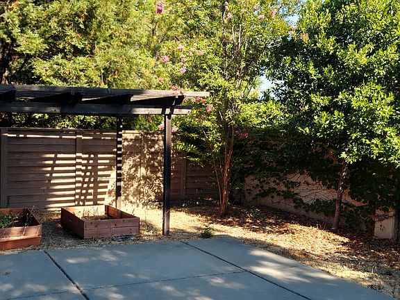 3rd image of 1184 Villaggio Cir