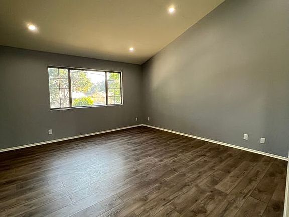 4th image of 7639 Kester Ave #5
