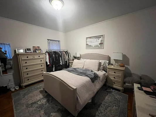 Rented by Salon Realty Corp | media 8