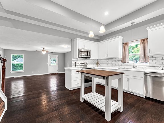 5th image of 1033 N Fremont Avenue