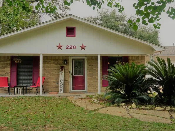 226 Thomas Rd, Palestine, TX 75803